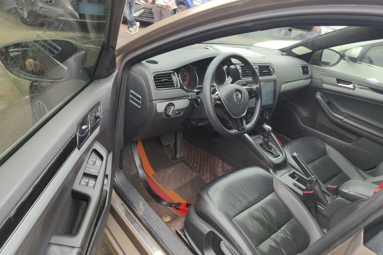 Used Volkswagen Sagitar 2015 1.6L Automatic Comfort Model Driver Seat