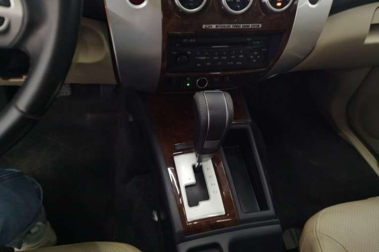 Used Mitsubishi Pajero Sport 2013 3.0L Automatic Two-Wheel Drive Luxury Edition
