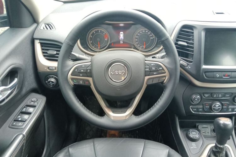 Used Jeep Cherokee 2016 2.4L Professional Smart Version Steering Wheel