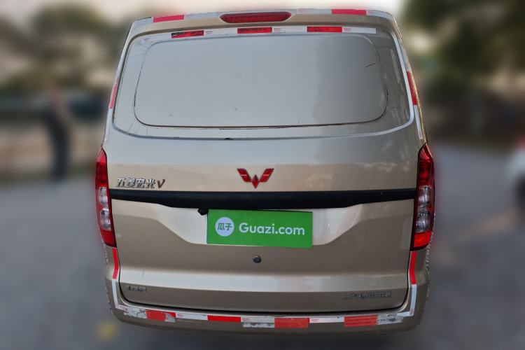 Used Wuling Hongguang V 2022 1.5L Jingqu Edition Enclosed-Window Vehicle with Hydraulic Power Steering LAR