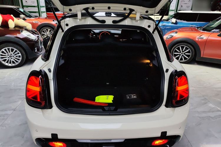 Used MINI 2018 2.0T COOPER S Classic Edition Five-Door Version Trunk