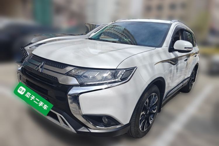 Used Mitsubishi Outlander 2019 2.4L 4x4 Zhi Xiang Edition 5 Seats China V Emission Standard