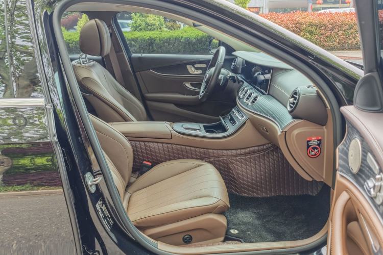 Used Mercedes-Benz E-Class 2023 E 300 L Luxury Model Interior 10