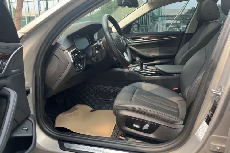 Used BMW 5 Series 2018 525Li Luxury Package Interior 4