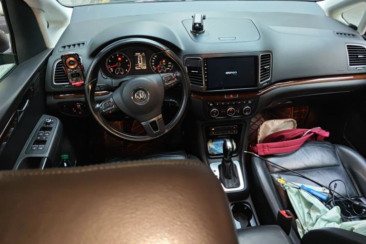 Used Volkswagen Sharan 2013 1.8TSI Comfort Model Euro IV Center Console