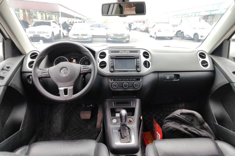 Used Volkswagen Tiguan 2015 1.8TSI Automatic All-Wheel-Drive Luxury Model Center Console