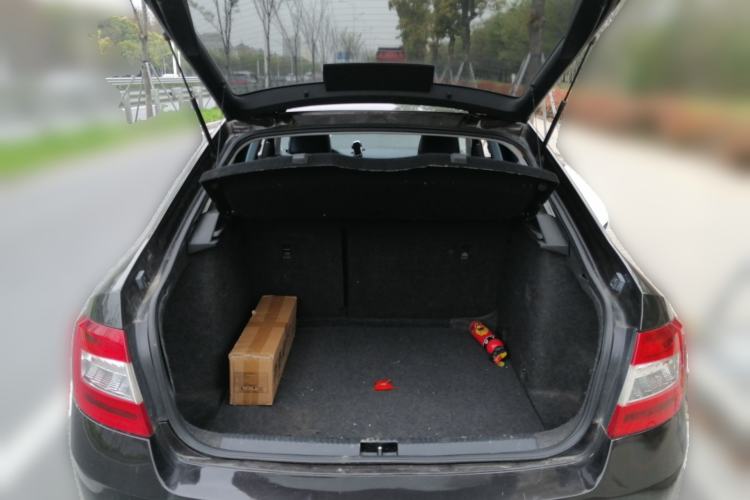 Used Skoda Octavia 2017 1.6L Automatic Smart Drive Edition Trunk