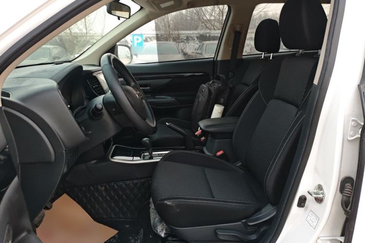 Used Mitsubishi Outlander 2021 Revised Version 2.0L Two-Wheel Drive Comfort Edition 5 Seats
