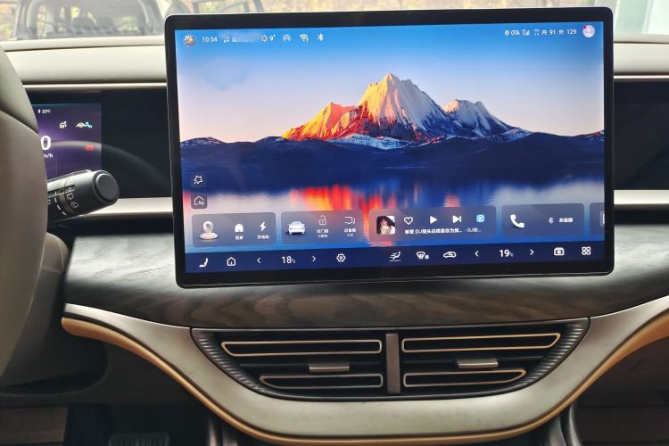 Used Denza D9 2022 DM-i 1040 Prestige Model