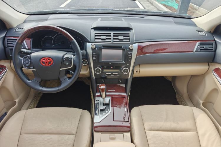 Used Toyota Camry 2012 2.5G Luxury Edition Interior 3