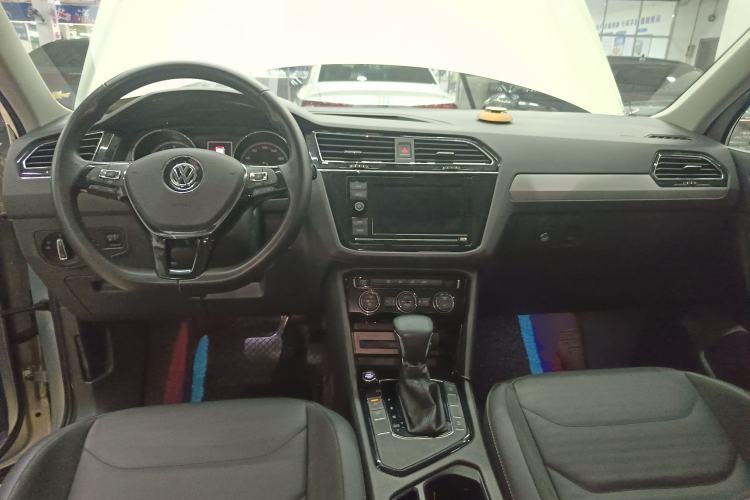 Used Volkswagen Tiguan L 2019 330TSI Automatic Two-Wheel Drive Panoramic Comfort Edition China VI Standard Center Console