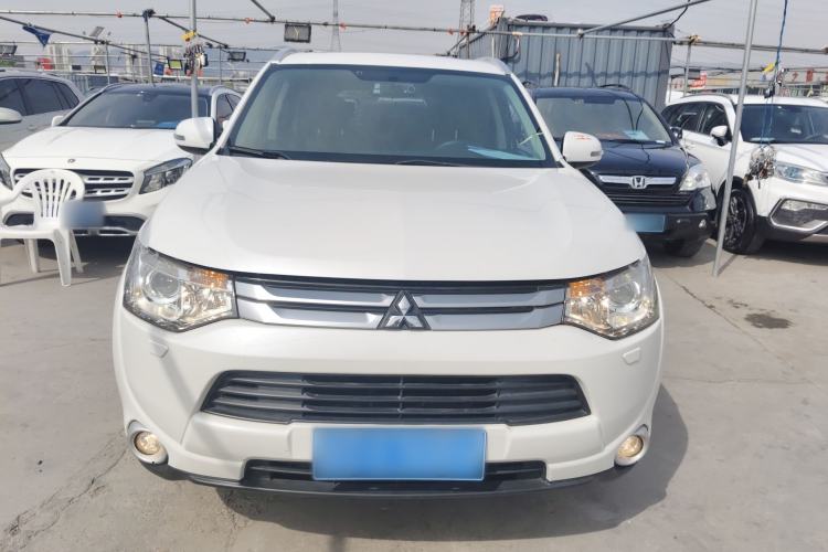 Used Mitsubishi Outlander 2014 2.4L 4x4 Deluxe Value Edition 5 Seats Front