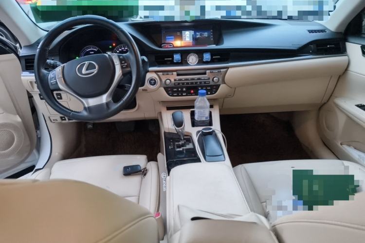 Used Lexus ES 2013 300h Elite Edition
