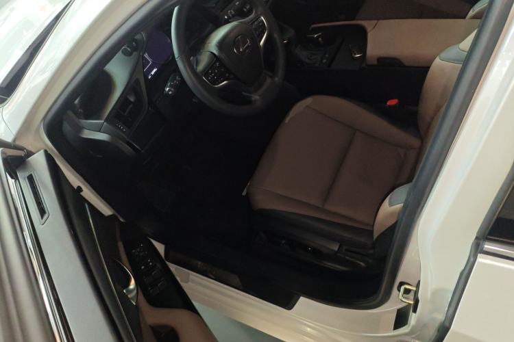 Used Lexus ES 2023 200 Excellence Edition Driver Seat