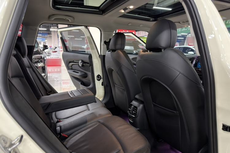 Used MINI Clubman 2019 1.5T COOPER Connoisseur Interior 11