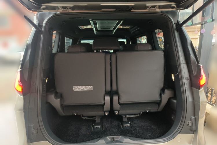 Used Lexus LM 2023 350h Seven-Seat Elegant Edition Trunk