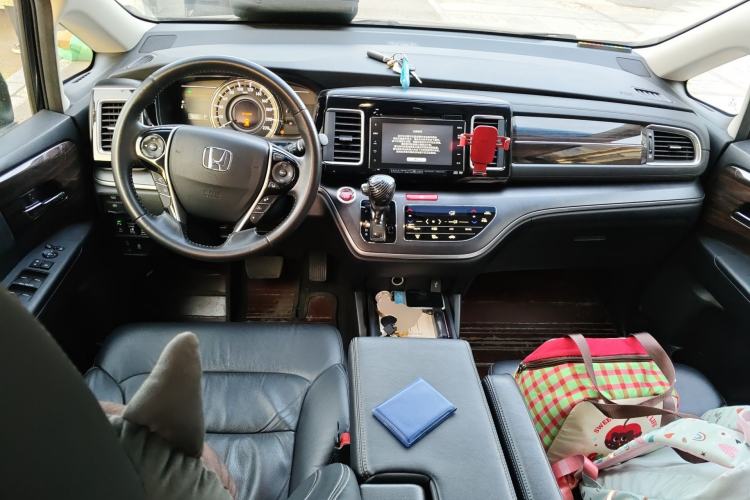 Used Honda Elysion 2016 2.4L Supreme Edition Center Console