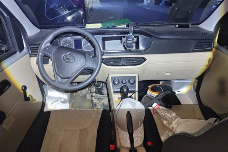 Used CHANGAN KUAYUE Xing V3 2023 1.5L Gasoline Comfort Edition 5-Seat Passenger Vehicle Center Console