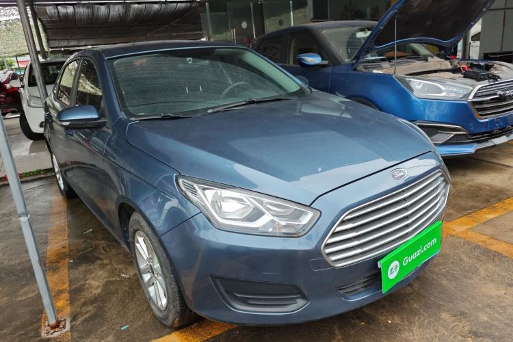 Used Ford Escort 2019 Revised Version 1.5L Manual "Quality Enjoyment" Trim (Tire Pressure Monitoring) China VI Standard Front Right 45 Deg