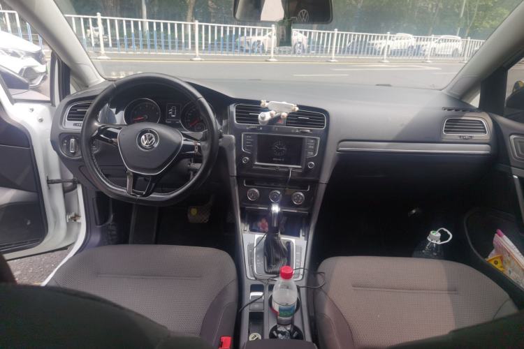 Used Volkswagen Golf 2017 1.6L Automatic Comfort Million-Vehicle Anniversary Edition Center Console