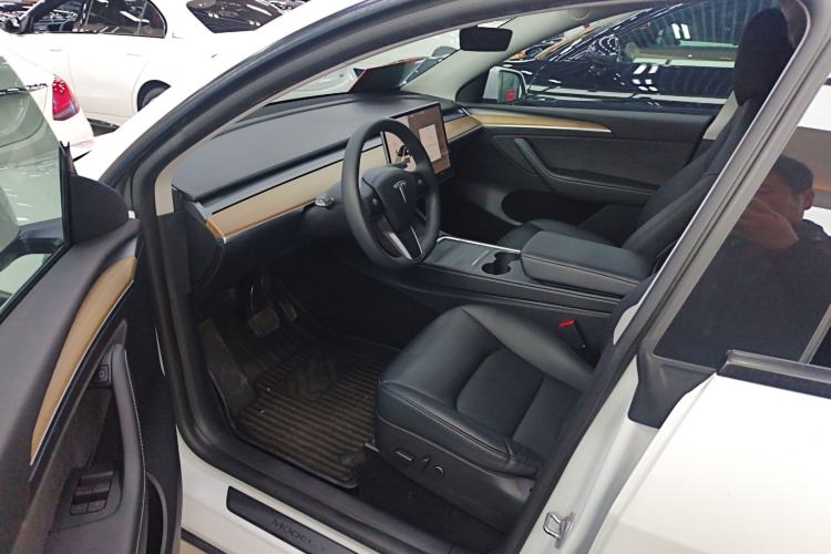 Used Tesla Model Y 2021 Long-Range All-Wheel-Drive Version 3D7