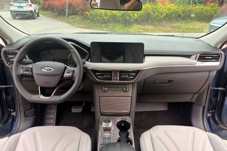 Used Ford Escape 2020 EcoBoost 245 Two-Wheel-Drive Comfort Edition Interior 3