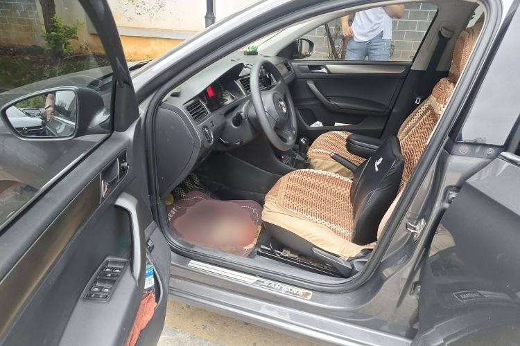 Used Volkswagen Santana 2013 1.6L Manual Comfort Edition
