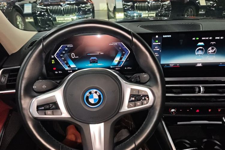 Used BMW i3 2022 eDrive 35 L Steering Wheel