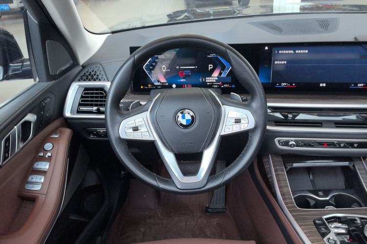 Used BMW X7 2023 xDrive40i Luxury Package with Leading Features