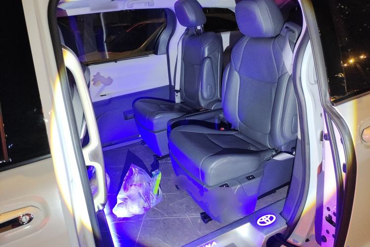 Used Toyota SIENNA 2023 2.5L Hybrid Comfort Edition