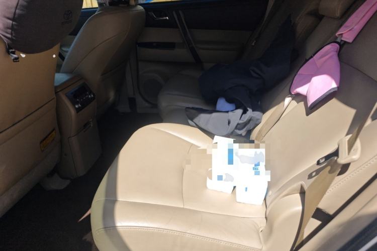 Used Toyota Highlander 2012 2.7L Two-Wheel Drive 7-Seater Luxury Edition Left Rear Seat