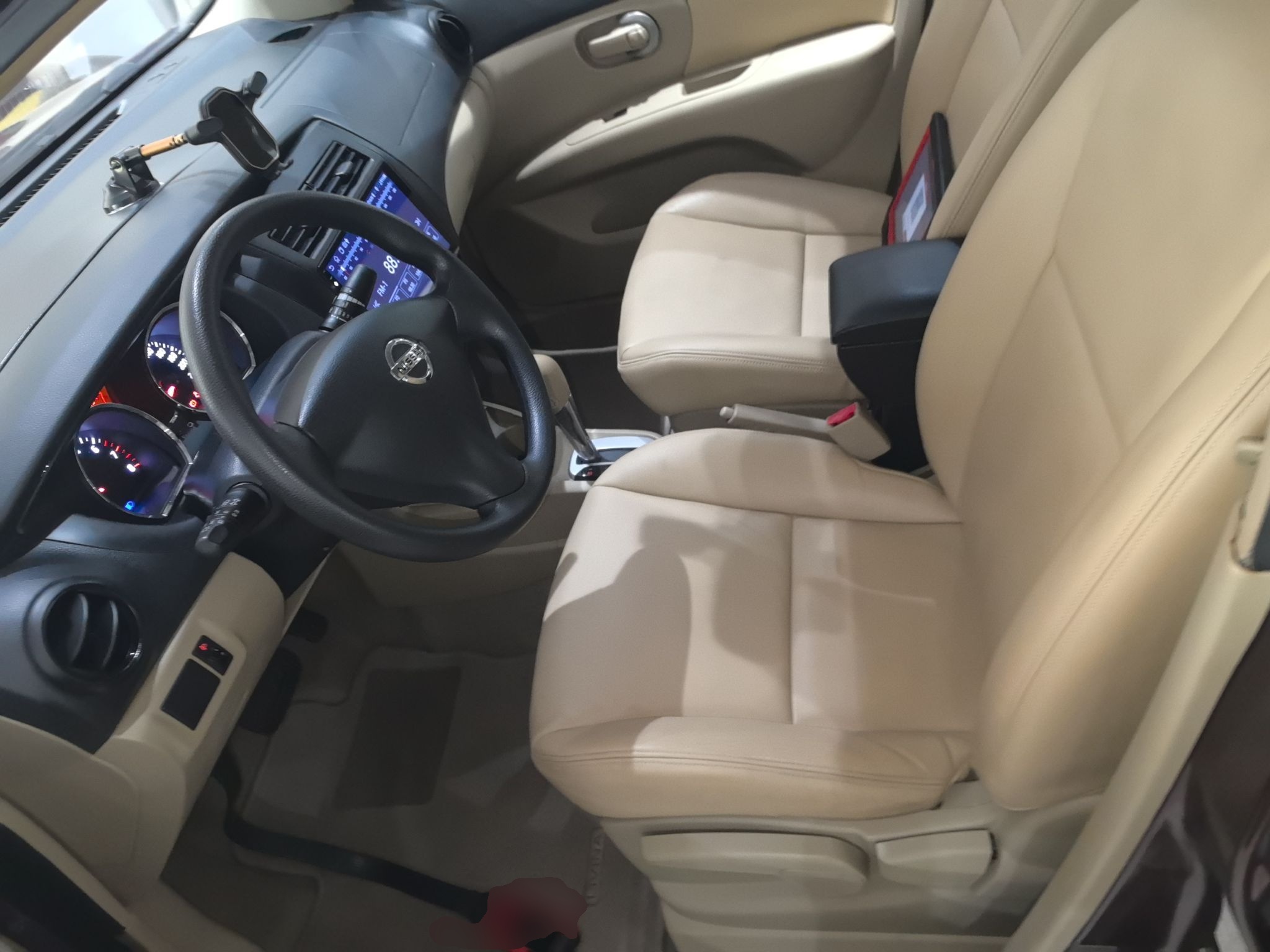 Переднее сиденье в автомобиле