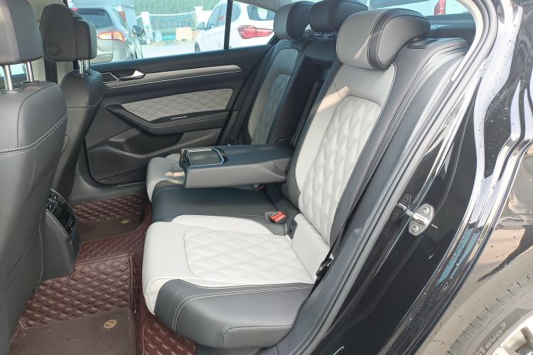 Used Volkswagen Magotan 2023 2 Million Units Limited Edition 330TSI DSG Leading Version Left Rear Seat