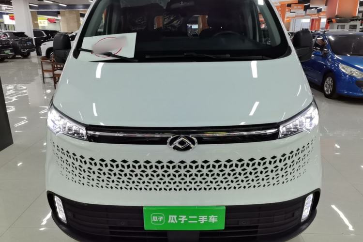 Used SAIC MAXUS Xintu V70 2023 2.0T Elite Edition Manual Transmission Short Wheelbase Low Roof 5/6 Seats (125 hp) Front