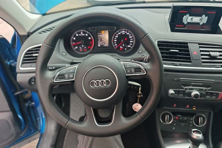 Used Audi Q3 2017 30 TFSI Fashion Model Steering Wheel