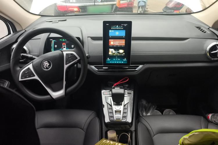 Used BYD Yuan New Energy 2019 EV535 Smart Connect Trendsetting Model Center Console