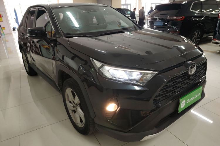 Used Toyota RAV4 2021 2.0L CVT Two-Wheel Drive Fashion Edition Front Right 45 Deg