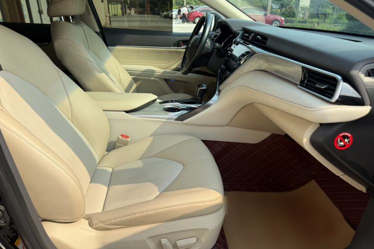 Used Toyota Camry 2018 Dual-Engine 2.5 HG Luxury Edition Interior 5