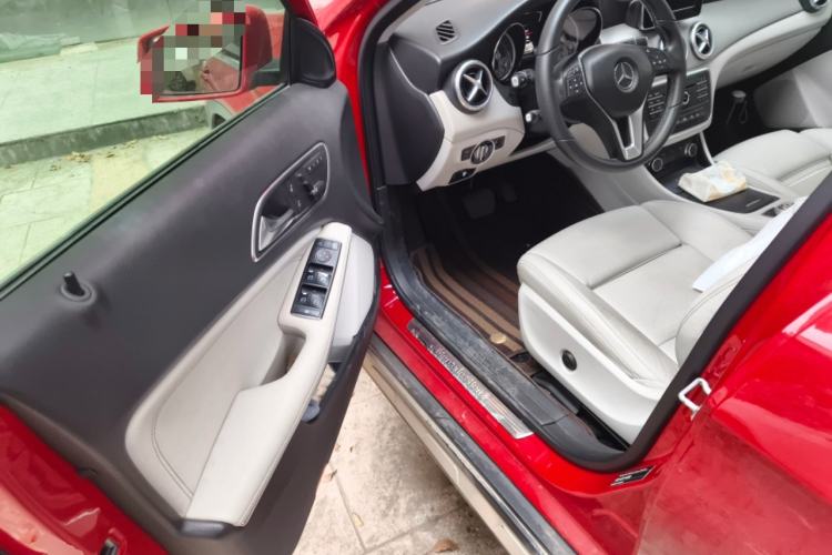 Used Mercedes-Benz GLA 2016 GLA 200 Sport Edition Driver Seat