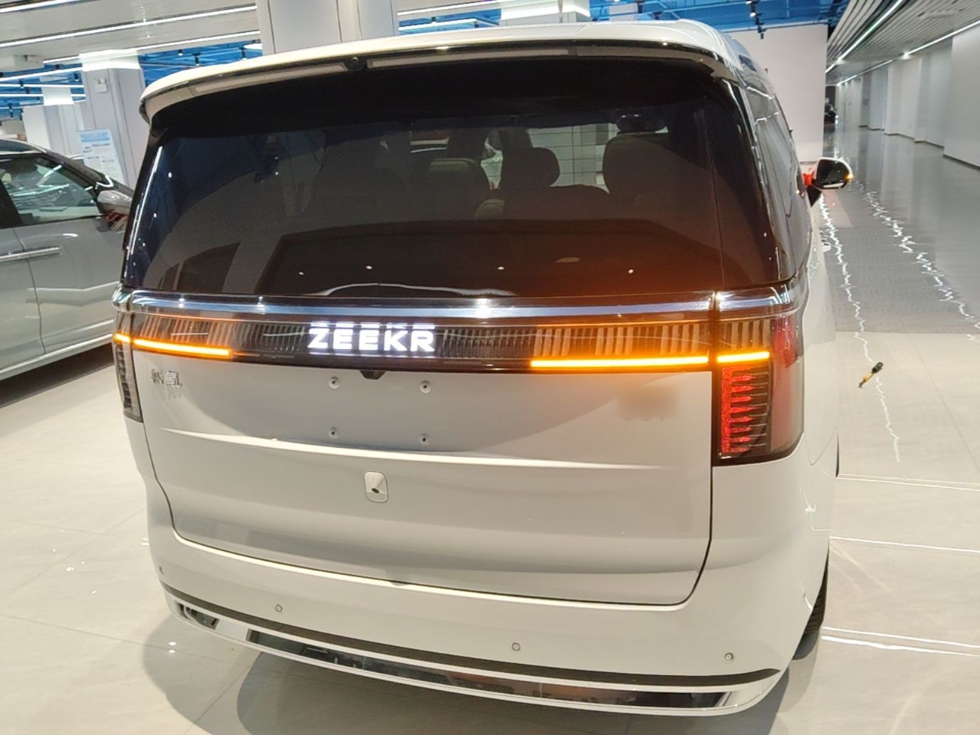 Zeekr 009 2024 Six-Seat Executive Version 4WD 108 kWh — снимка 5
