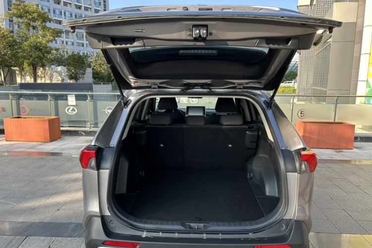 Used Toyota RAV4 2020 2.0L CVT Two-Wheel Drive Fashion Edition