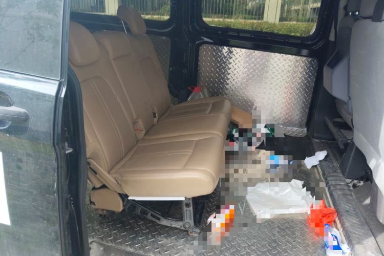 Used Ford Transit 2020 2.0T Diesel Multi-Function Commercial Vehicle Mid-Chassis Low-Roof Design with Dual Rear Doors Meeting China VI Emission Standards