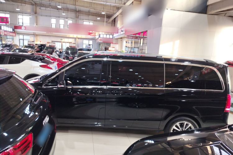 Used Mercedes-Benz V-Class 2022 V 260 Avantgarde Edition
