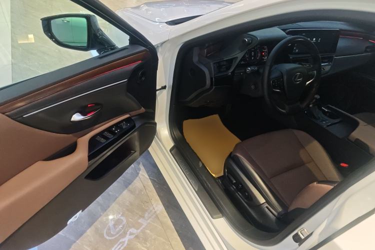 Used Lexus ES 2023 200 Excellence Edition
