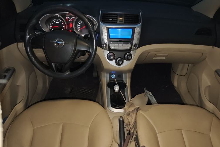 Used Haima M3 2013 1.5L Manual Base Version Center Console