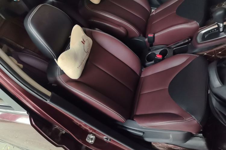 Used Venucia M50V 2017 1.6L XL CVT Luxury Edition Right Front Seat