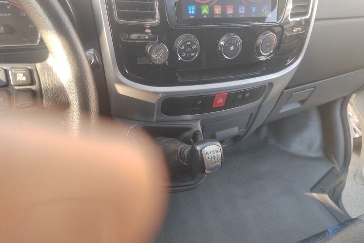 Used Dongfeng Yufeng Yufeng 2021 2.0T Power King Front-Drive Logistics Vehicle Long Wheelbase Mid-Roof Design 6–9 Seats China VI Emission Standard ZD20