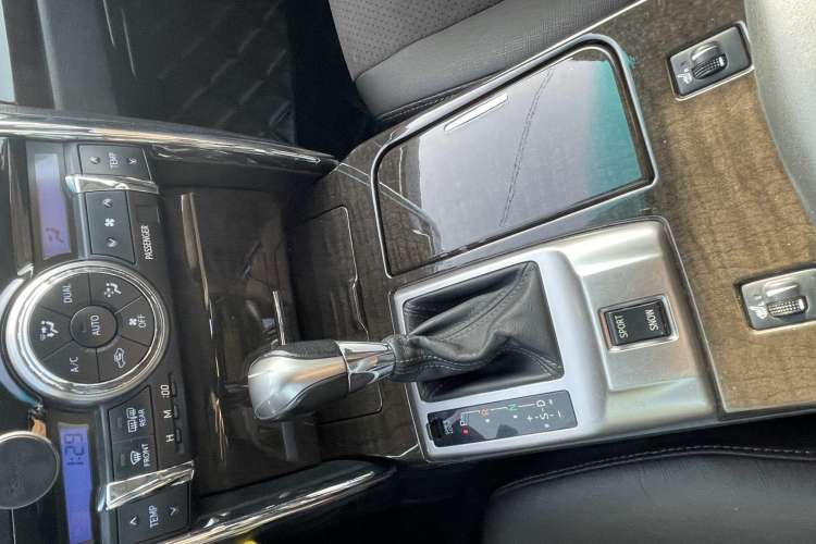 Used Toyota Reiz 2013 2.5V Shangrui Edition
