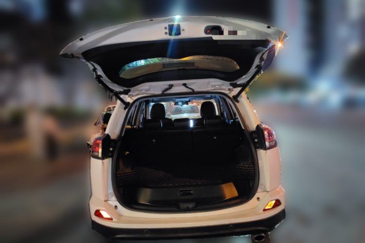 Used Toyota RAV4 2016 2.0L CVT Two-Wheel Drive Fashion Edition China V Standard Trunk