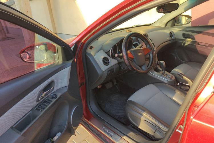 Used Chevrolet Cruze 2013 1.8L SE AT Driver Seat